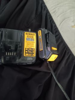DEWALT 20 V BATTERY AND CHARGER .