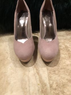 Bakers 7.5 suede pink heels