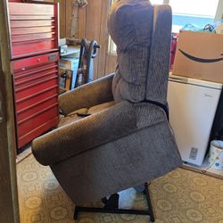 Ashley Lift Recliner 