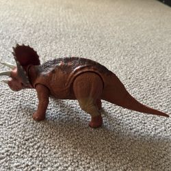 Jurassic World Roarivores Triceratops
