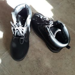 WONDER NATION YOUTH  SIZE 3.  SHOE BOOTS  GOOD CONDITION         $10.     $
