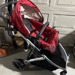 Britax Stroller With A Brand New Bassinet