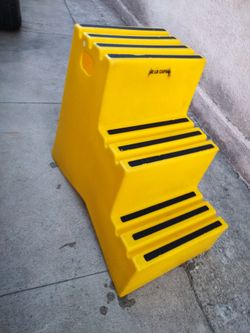 Uline 3 step stool polyurethane.goid condition. 4 available. $95 each. I can deliver for extra.