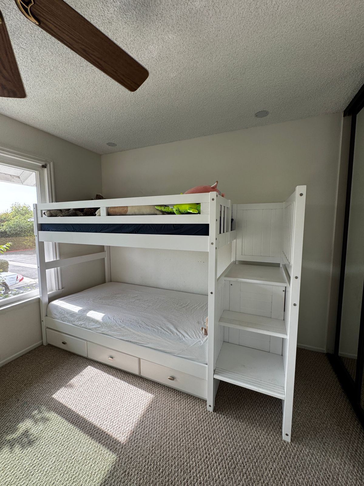 🛏 FOR SALE: TWIN-TO-FULL BED WITH STORAGE – $550