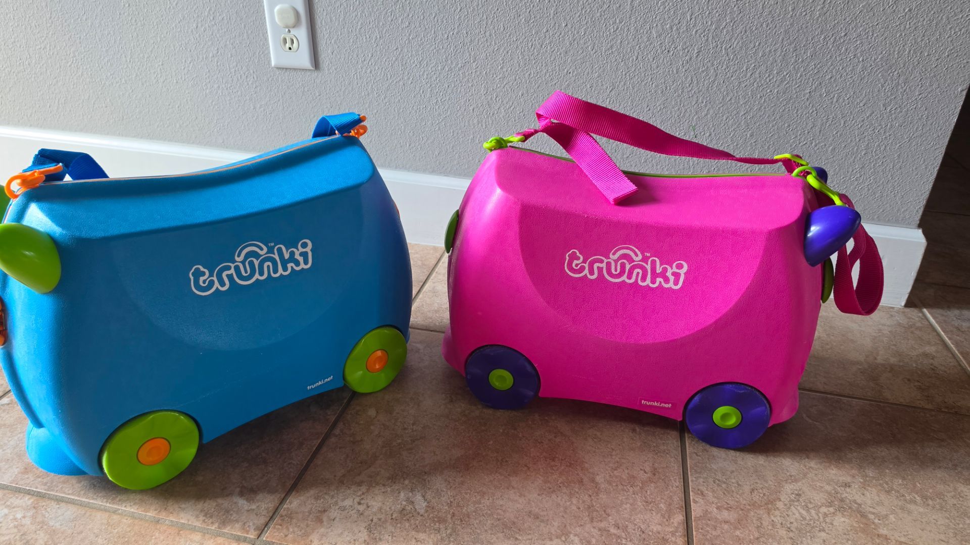 Set of 2 trunki luggage