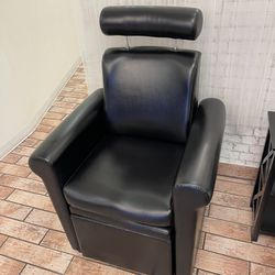 Plumb Free Pedicure Chair
