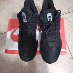 Nike Men's Air Precision Size 9/M