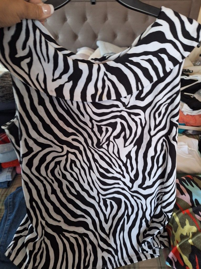 Sleeveless Top Animal Print. This Comes From A Smoke And Pet Free Home.
