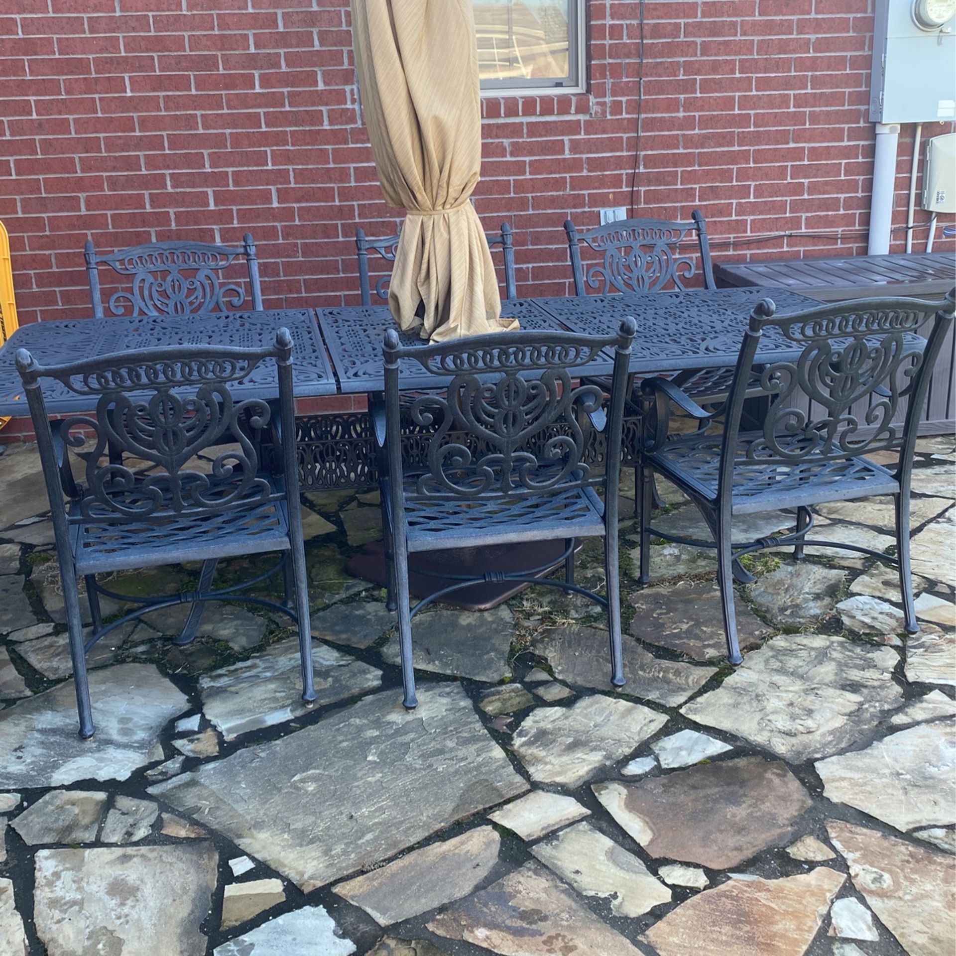 Cast Aluminum Picnic Table With 6 Chairs And Umbrella 