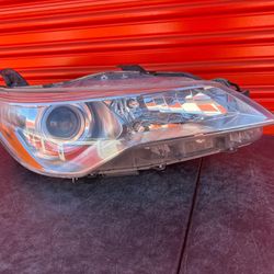15 16 17 TOYOTA CAMRY XLE PASSENGER RIGHT HEADLIGHT HALOGEN OEM