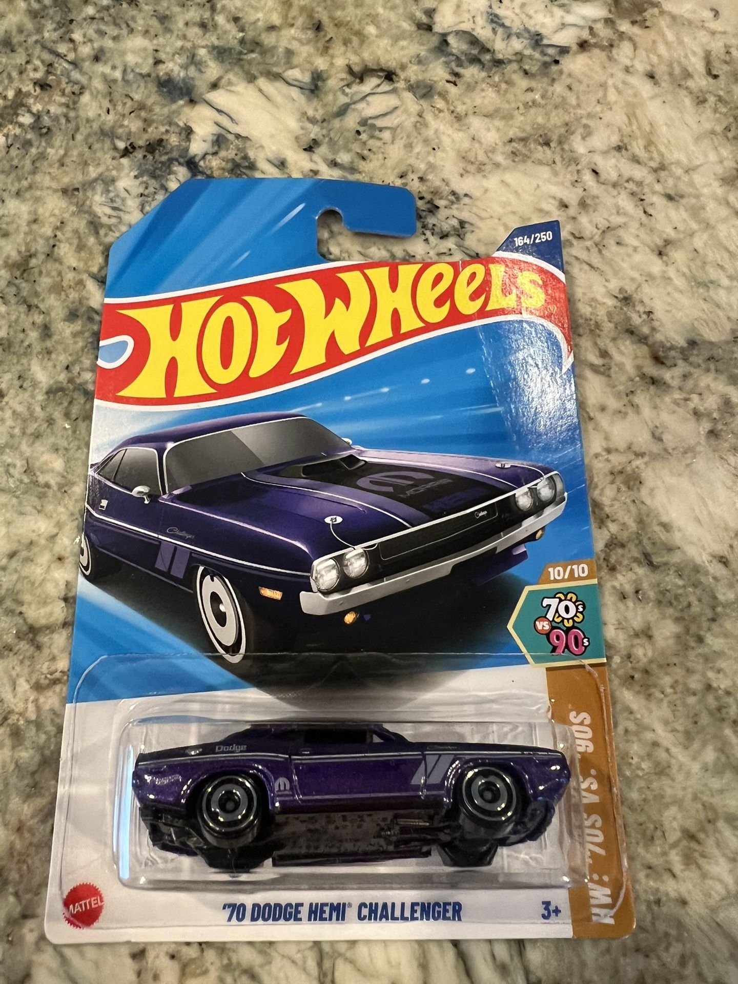 HOT WHEELS '70 DODGE HEMI CHALLENGER 164/250 HW '70s VS '90s Diecast Collection