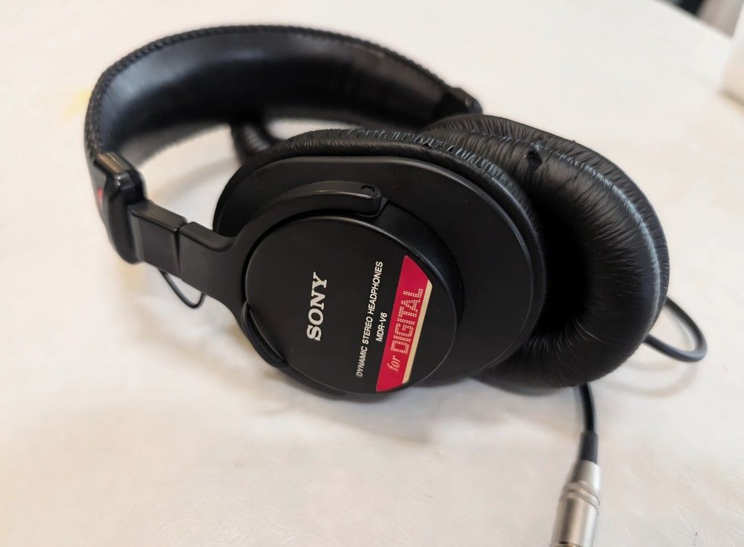 Sony MDR-V6 Studio Monitor Headphones