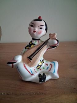 1950s JAPANESE MAN PLAYING GUITAR BEAUTIFUL ITEM