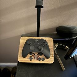 Xbox Elite Controller With Custom Stand