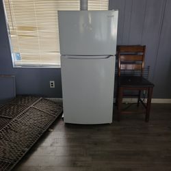 Frigidaire Refrigerator 