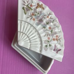 Vintage Porcelain Avon Floral Fan Shaped Trinket Box With Lid Butterfly 1980