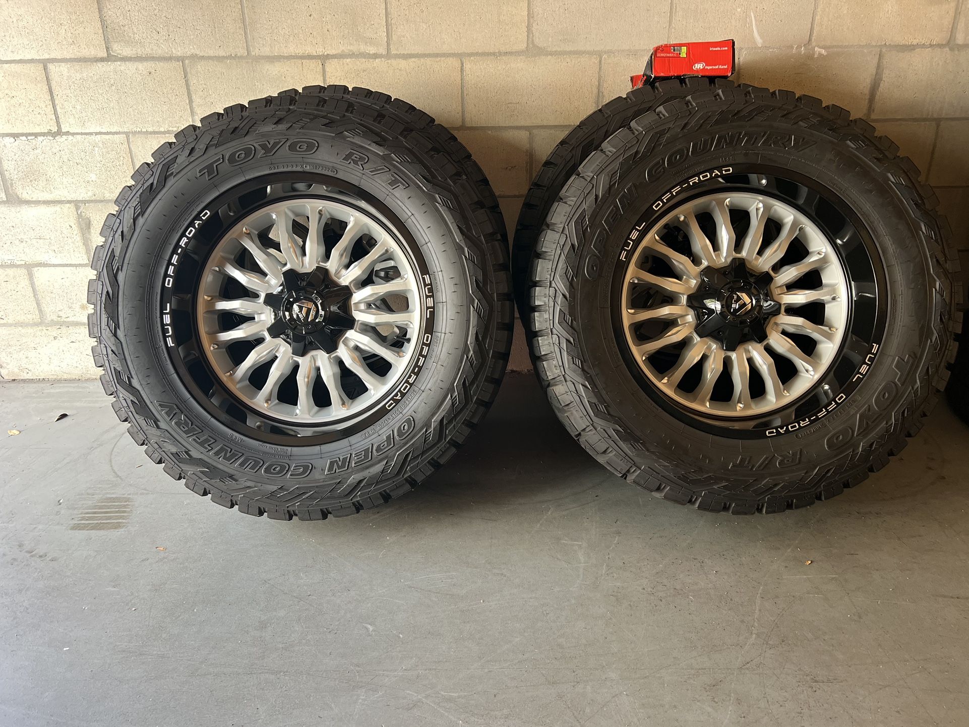 Brand New Fuel 22 inch rims and 38 Toyo tires