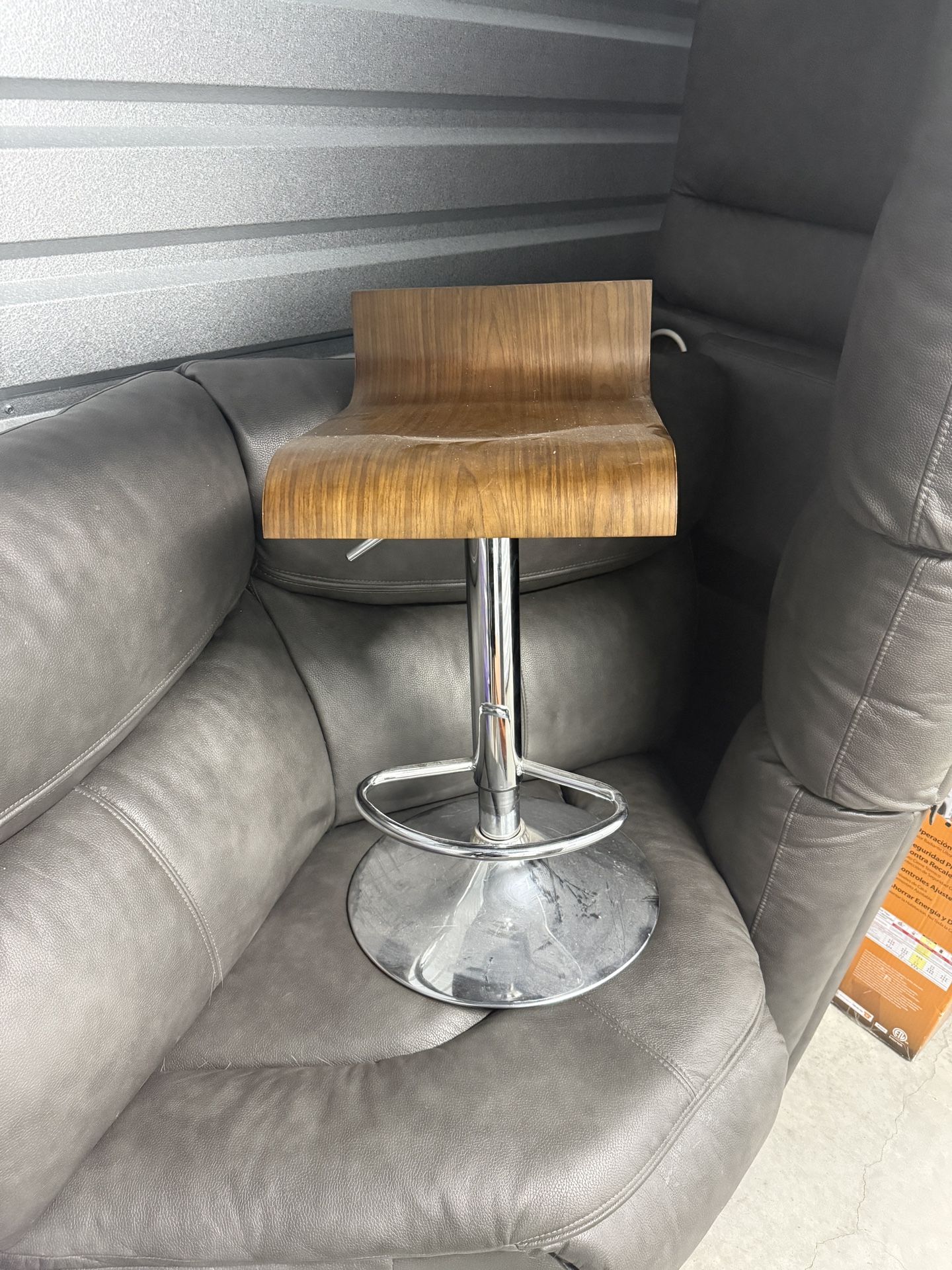 3 Bar Stools
