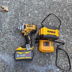DEWALT 1/2 IMPACT WRENCH WITH HOG RING ANVIL