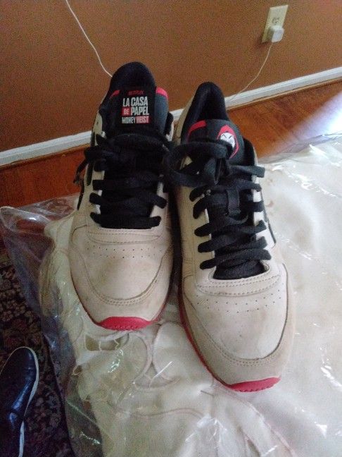 NETFLIX Tenis Shoes