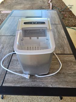 Insignia Ice Maker