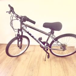 24" Huffy Rock Creek Mountain Bicycle, Bicicleta Huffy