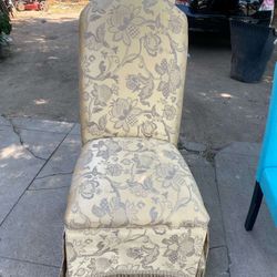 Gold Chair Great Condition New 