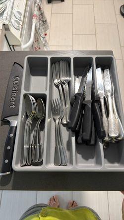 Silver cutlery with steak knives and large cuisinart knife