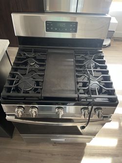 GE 5-burner Freestanding Gas Range, excellent condition