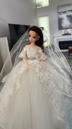 Bride Wedding Doll with Lace Gown & Veil – Excellent Condition