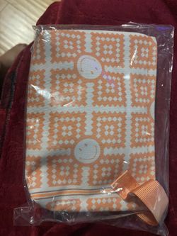 STARLUX Airlines x Smiley Premium Economy Amenity Kit by WESSCO Orange Pouch NEW