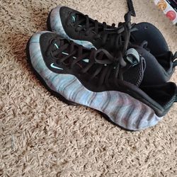Foams Nikes
