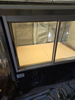 Refrigerated Display Case w/shelves