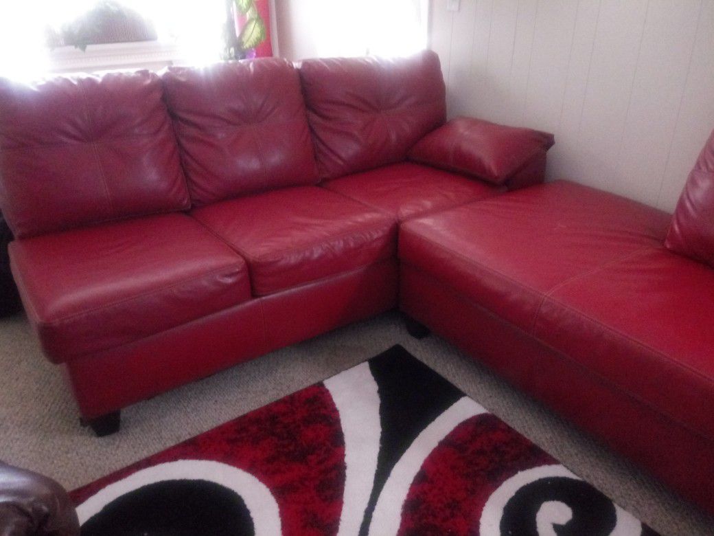 Leather couch like new. No smoke no animals.