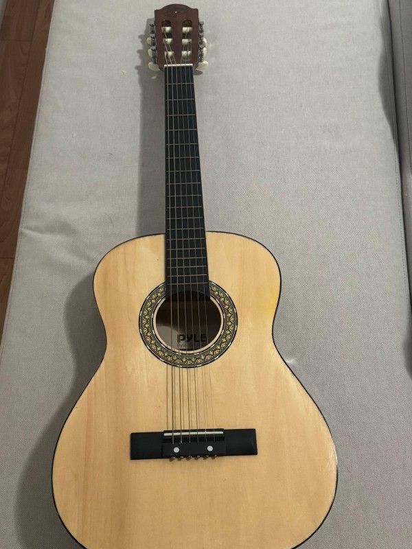 Pyle Classical Acoustic Guitar – Model PGACLS82
