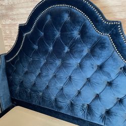 2 FULL SIZE BEDS / NO MATTRESS!! JUST BEDS 