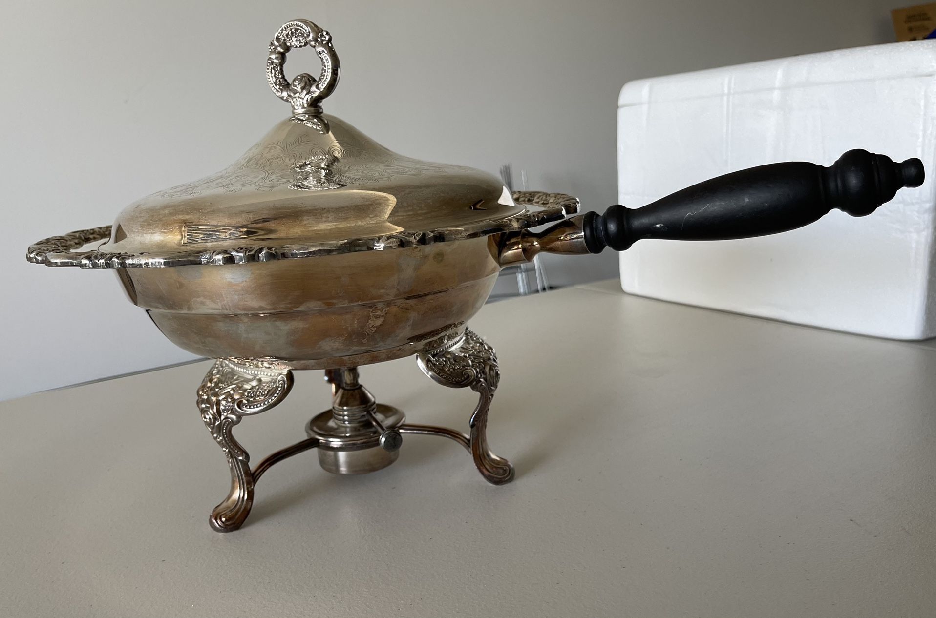 Vintage Oneida Seacrest Silver Plated Chafing Dish
