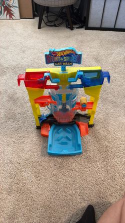 Hot Wheels Stunt Splash Car Wash