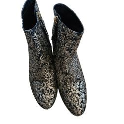 DKNY gold/black Paisley side/zip ankle booties. 7. EUC.