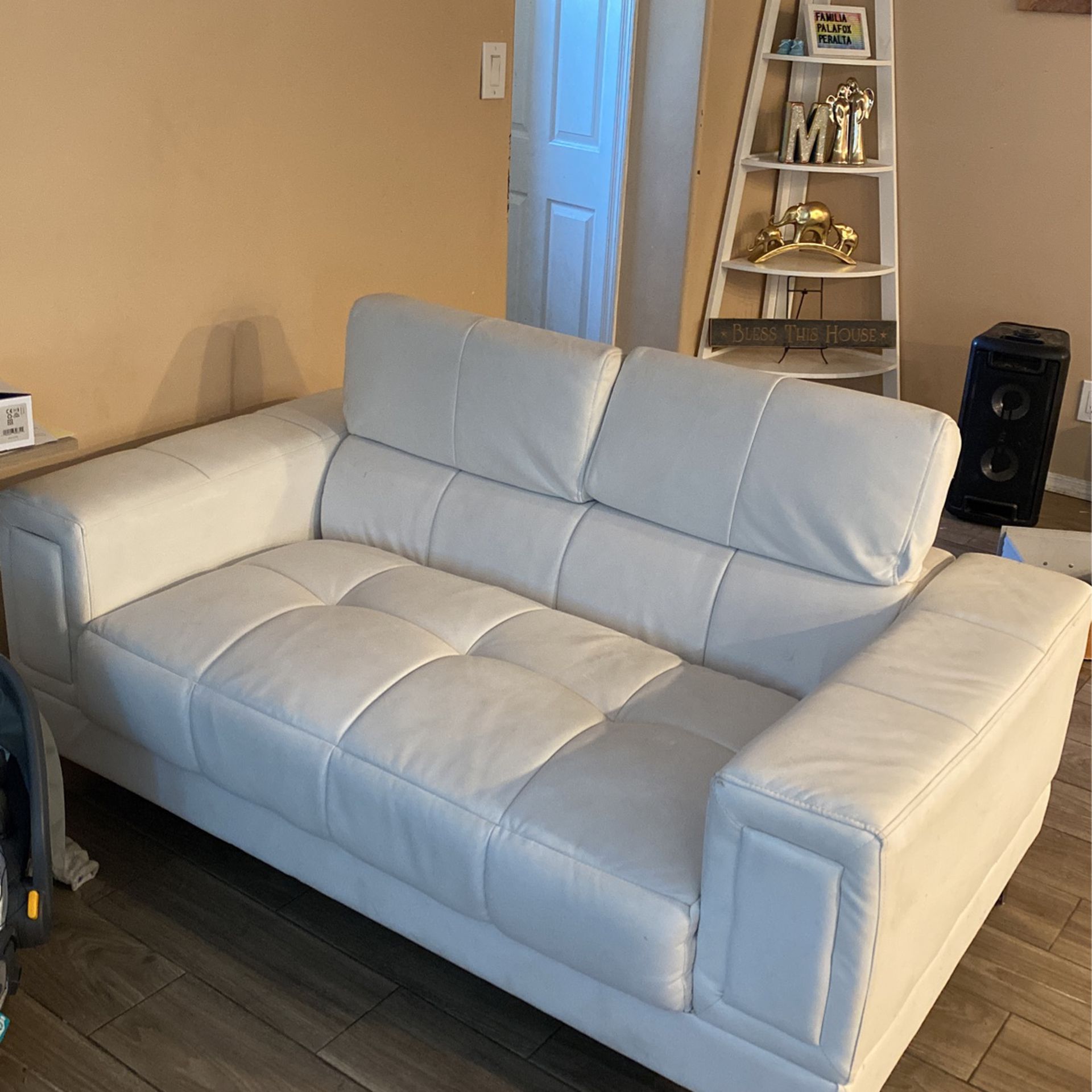 White Leather Couch And Love Seat 