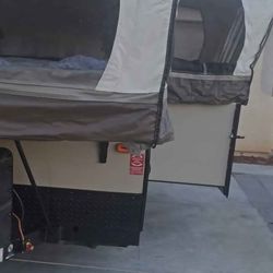 2015 ROCKWOOD SLIDEOUT W MOTORLIFT