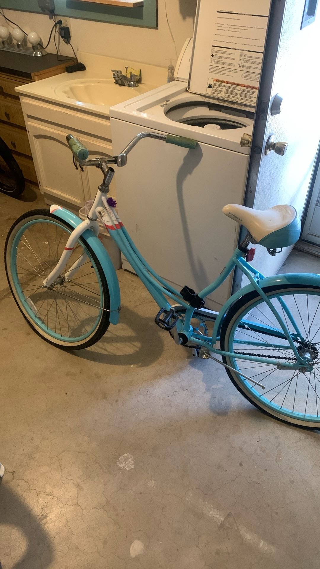 26” SCHWINN Legacy women’s Cruiser!