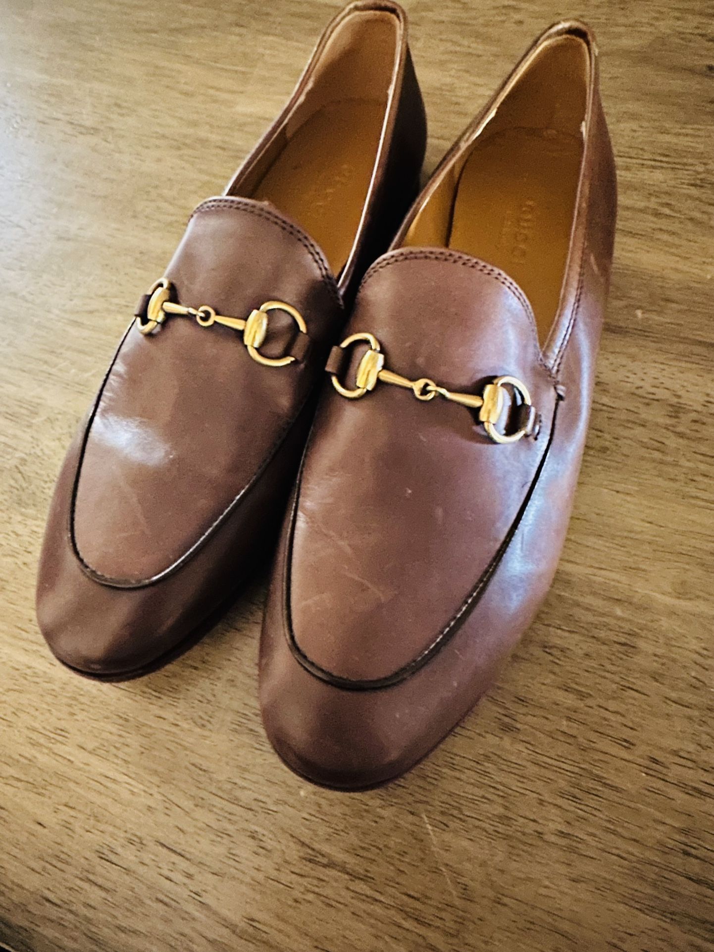 GUCCI SIZE 71/2 REGULAR PRICE ITS $1090 Plus TAX  Firm Price AUTHENTIC GUCCI SHOES 