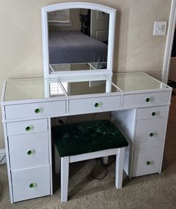 Vanity With Stool And Lighted Mirror