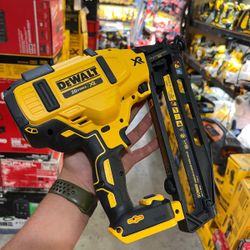 DEWALT 20V FINISH NAILER 16 GA XR BRUSHLESS $239
