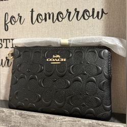 BRAND NEW MATTE COACH WRISTLET