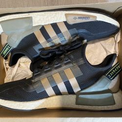 Size 11 Men Adidas NMD R1 V2 Core Black Core Black Cardboard Sneakers Shoes Trainers 