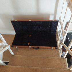 Felt lined hard shell guitar case