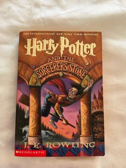 Harry Potter Sorcerer’s Stone 1999 First Scholastic Trade Paperback Printing