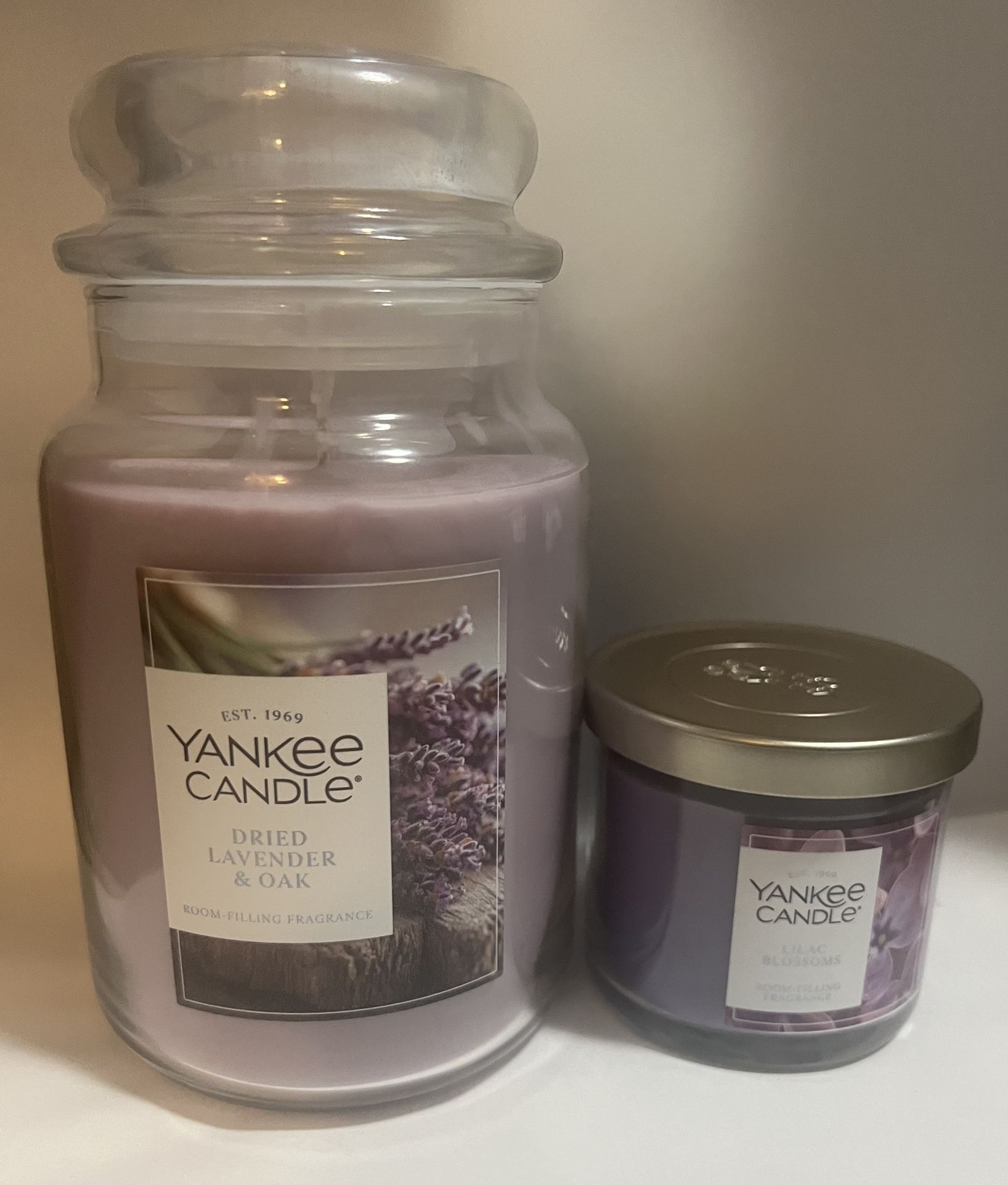 ✨ Set of 2 Authentic Yankee Candles – Dried Lavender & Oak + Lilac Blossom ✨Retail Value $48 plus tax. Add warmth and elegance to your home with thi